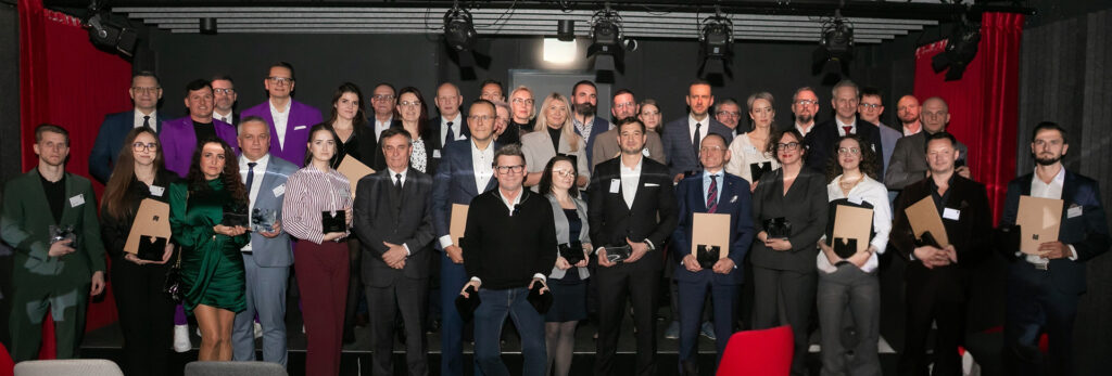 Zespół Edwood z nagrodą Diament Meblarstwa 2026 podczas gali.