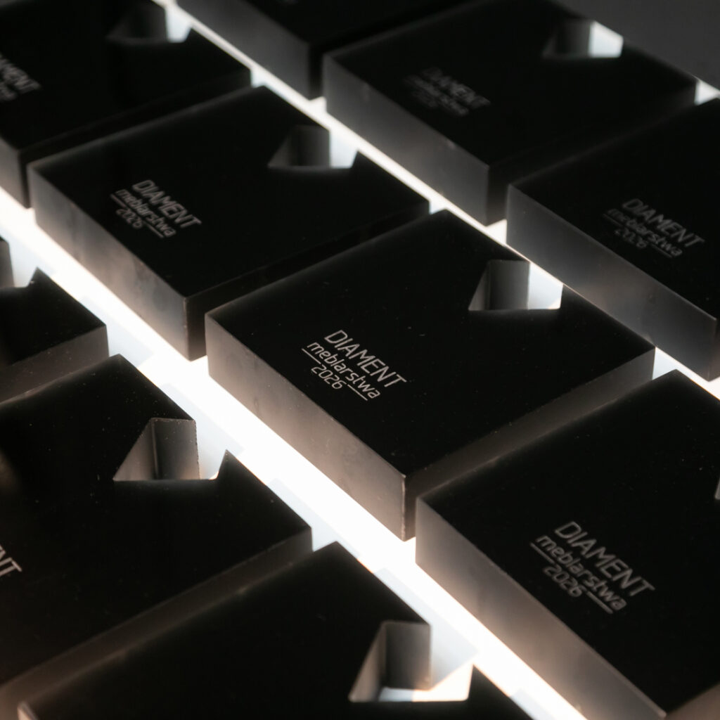 Statuetka Diament Meblarstwa 2026 dla Edwood.